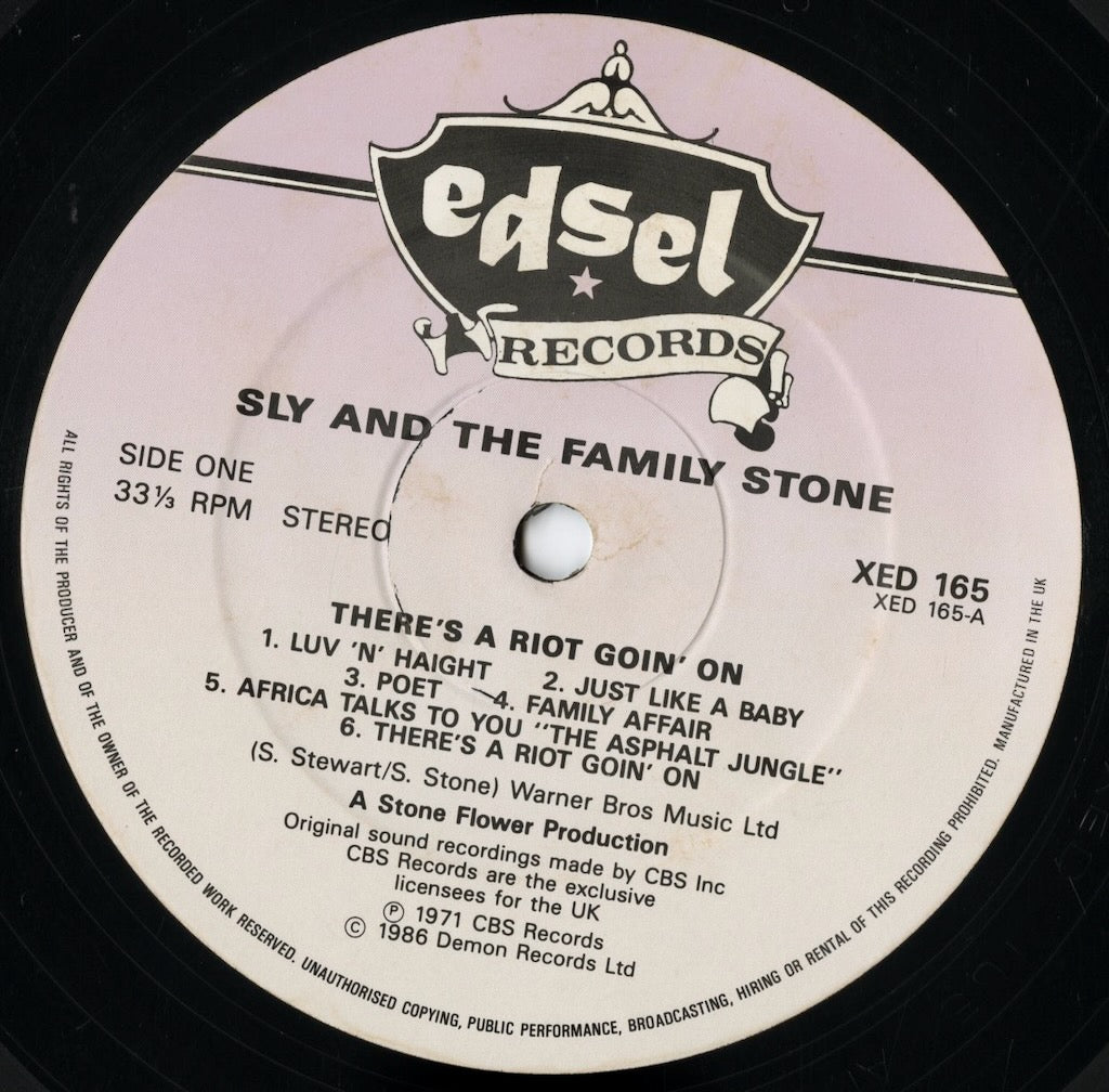 Sly & The Family Stone / スライ&ザ・ファミリー・ストーン / There's A Riot Goin' On (XED 165)