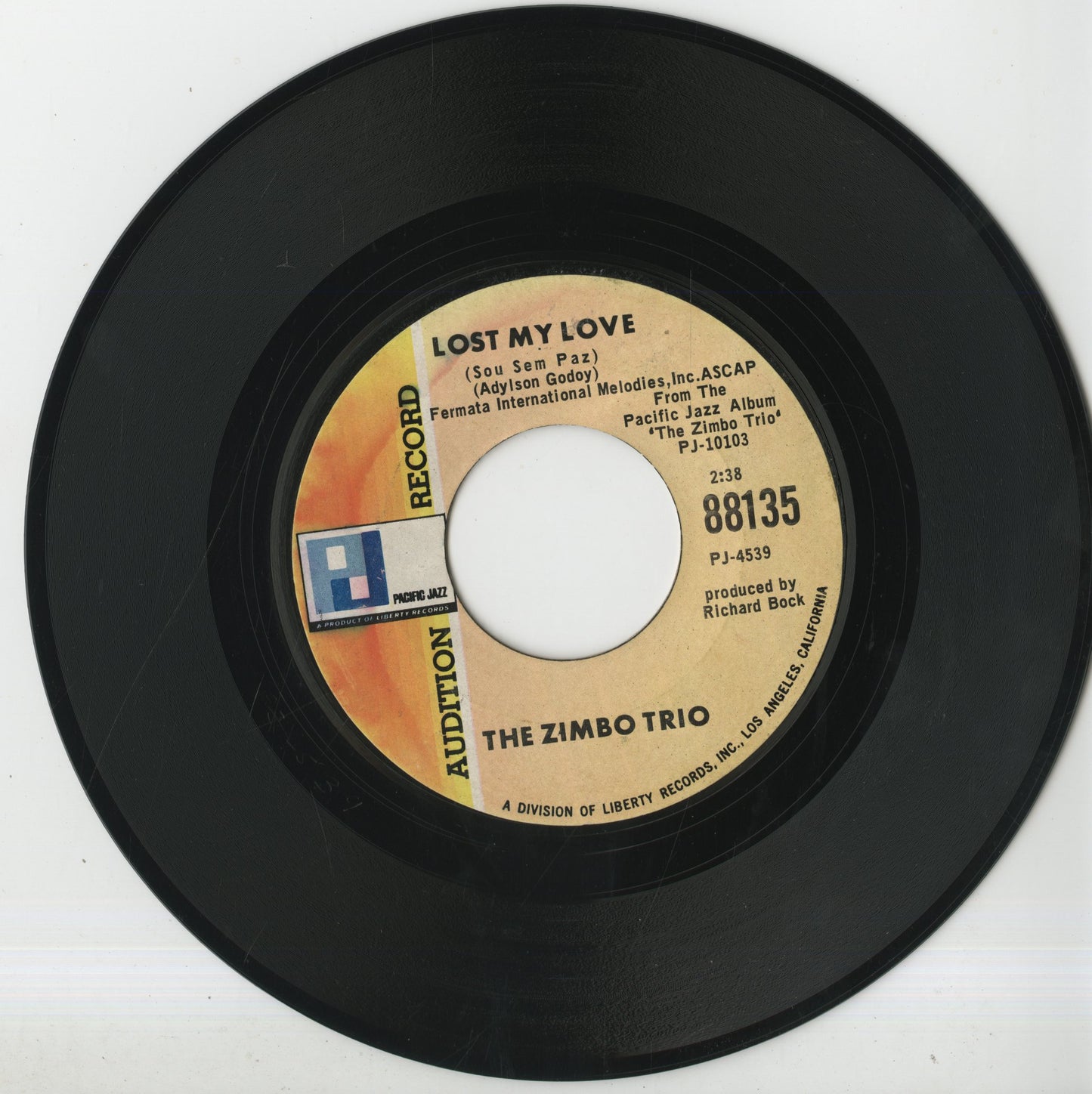 Zimbo Trio / ジンボ・トリオ / She Swings While She Walks (88135)